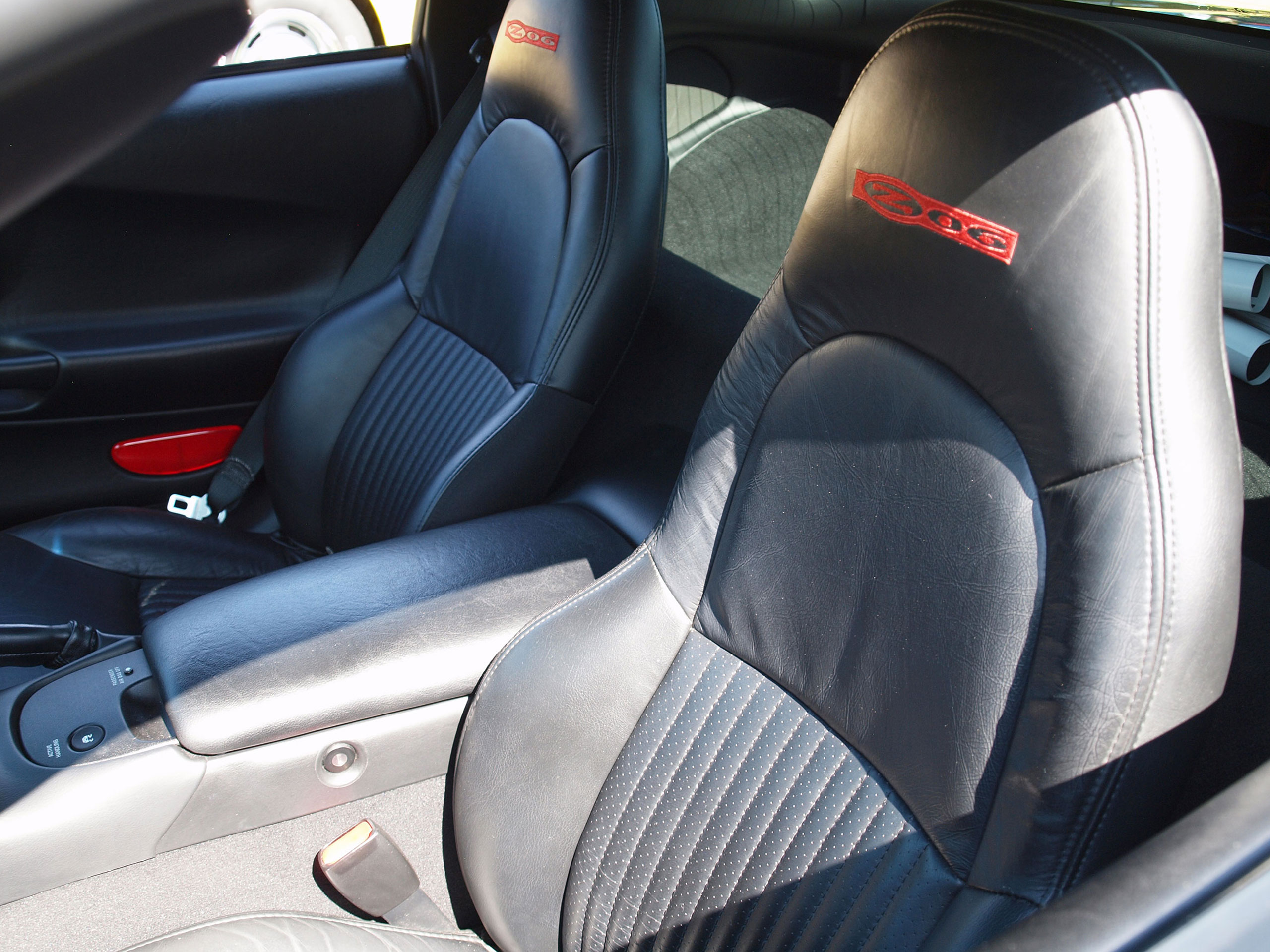 2001-2004 C5 Corvette Leather Z06 Seat Covers W/Vinyl Trim - Black Z06